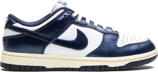 Nike "Dunk Low Vintage Navy sneakers" Blauw