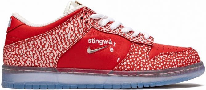 Nike x Stingwater Magic Mushroom SB Dunk Low sneakers Rood