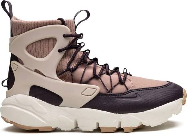 Nike "Footscape Particle Pink sneakers met print" Beige
