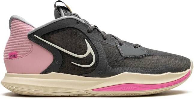 Nike "Kyrie 5 Low Iron Grey Coconut Milk sneakers" Zwart