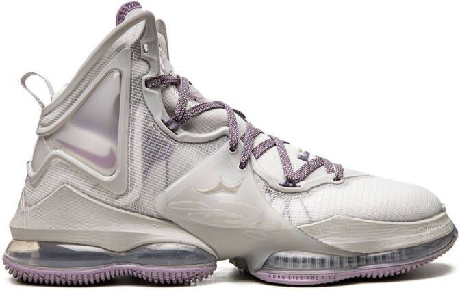 Nike LeBron 19 high-top sneakers Grijs