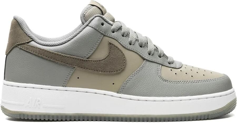 Nike Air Force 1 '07 LV8 "Dark Stucco" sneakers Grijs