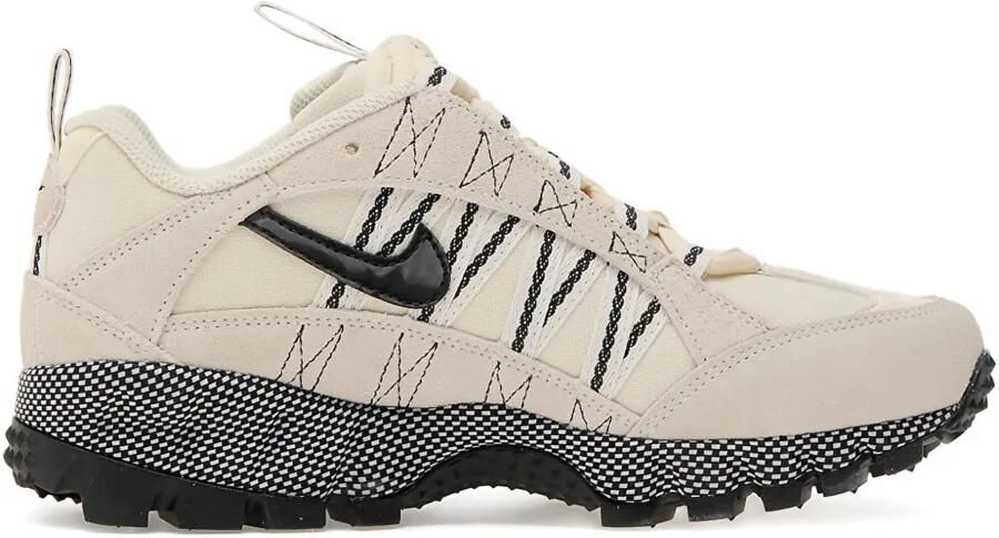 Nike Air Humara sneakers met contrasterende zool Beige
