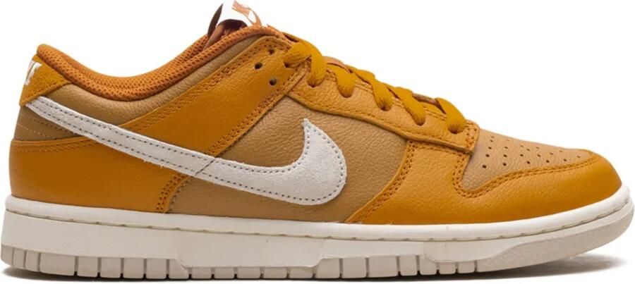 Nike Dunk Low "Monarch Flax Dark Russet Light Orewood Brown" sneakers Oranje
