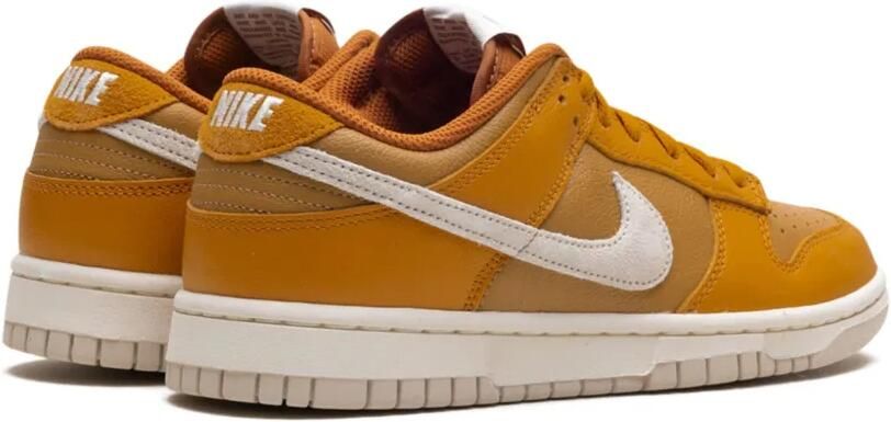 Nike Dunk Low "Monarch Flax Dark Russet Light Orewood Brown" sneakers Oranje - Foto 3
