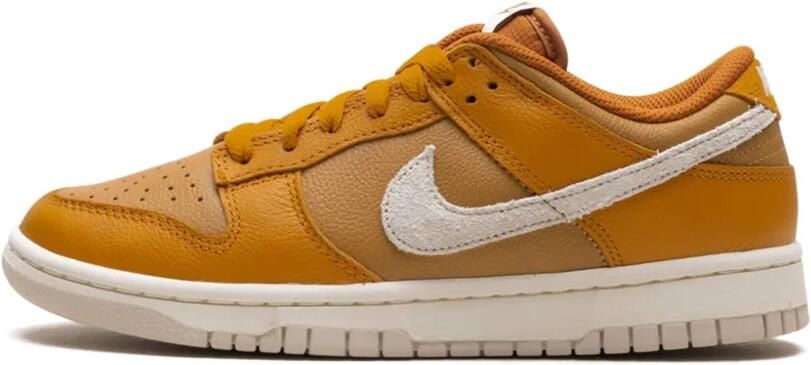Nike Dunk Low "Monarch Flax Dark Russet Light Orewood Brown" sneakers Oranje - Foto 4