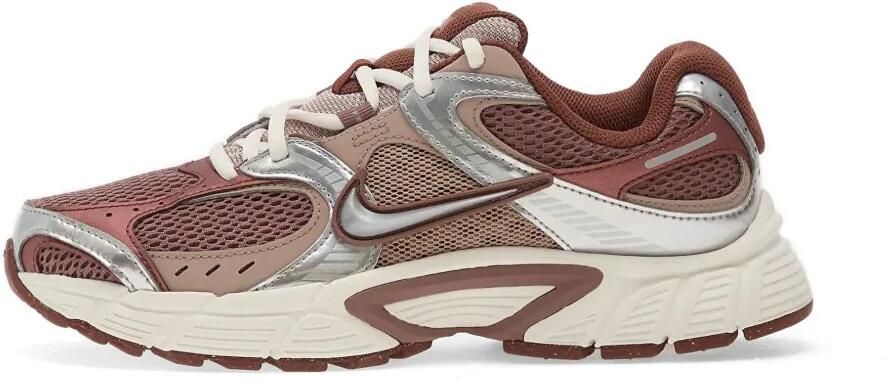 Nike V5 RNR sneakers met logodetail Bruin