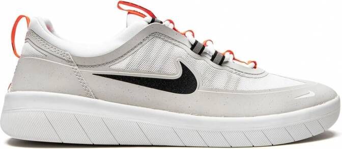 Nike Nyjah Free 2 low-top sneakers Grijs