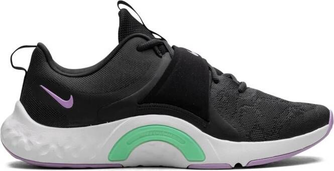 Nike "Renew In-Season TR 12 Dark Smoke Grey Lilac sneakers" Zwart