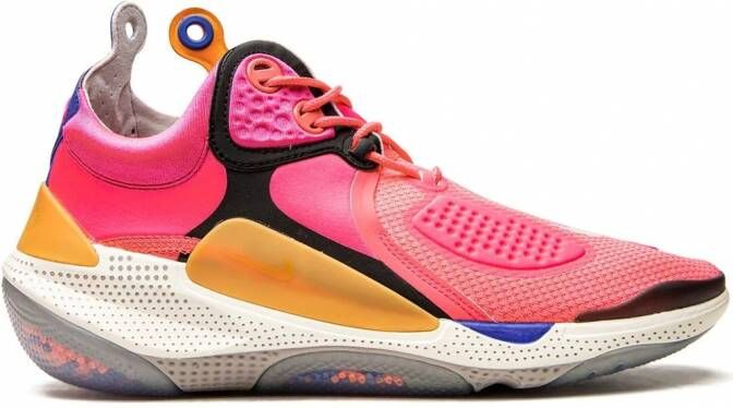 Nike Sneakers met geperforeerd detail Roze