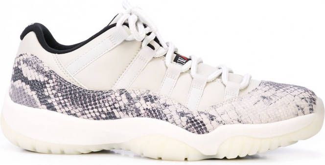 Jordan Sneakers met slangenprint Beige