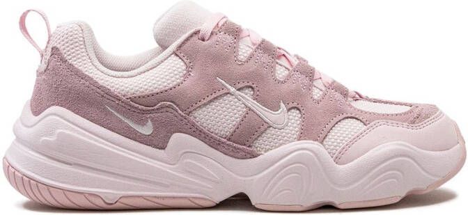 Nike "Tech Hera Pearl Pink sneakers" Roze