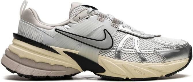 Nike "V2K Run Metallic Silver sneakers" Wit