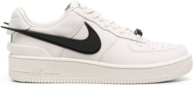 Nike Zoom Vomero 5 low-top sneakers Zilver