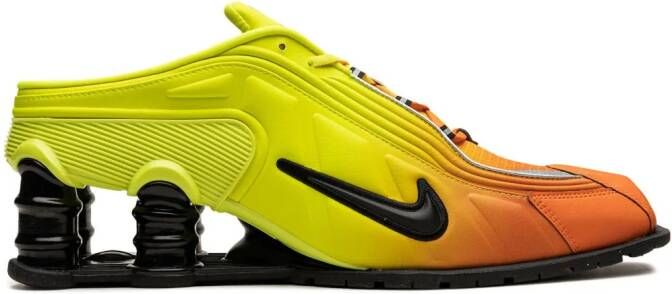 Nike "x Martine Rose Shox R4 Mule Safety Orange sneakers" Geel