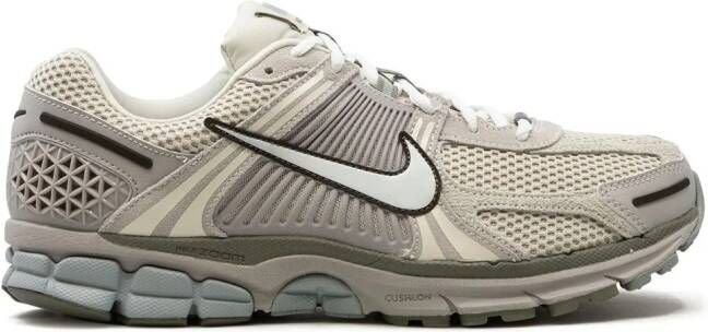 Nike Zoom Vomero 5 sneakers met vlakken Grijs