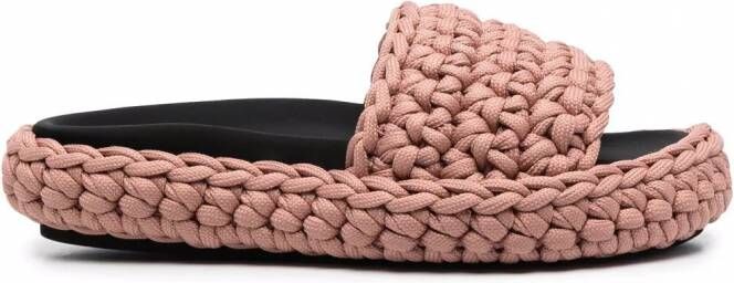 Nº21 Gevlochten slippers Roze