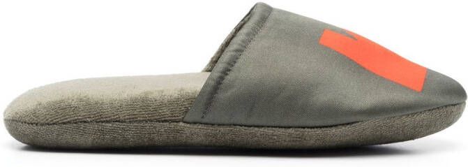 Off-White Slippers met patroon Groen