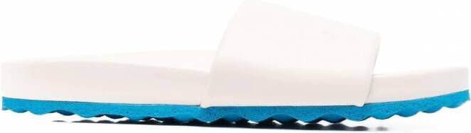 Off-White Slippers met diagonale streep Beige
