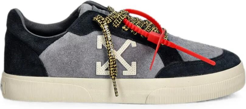 Off-White Sneakers met Arrows-patch en vlakken Grijs