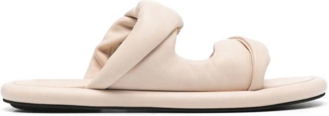 Officine Creative Gewatteerde slippers Beige