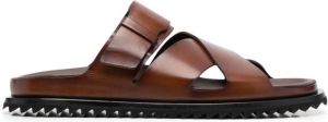 Officine Creative Slippers met ronde neus Bruin