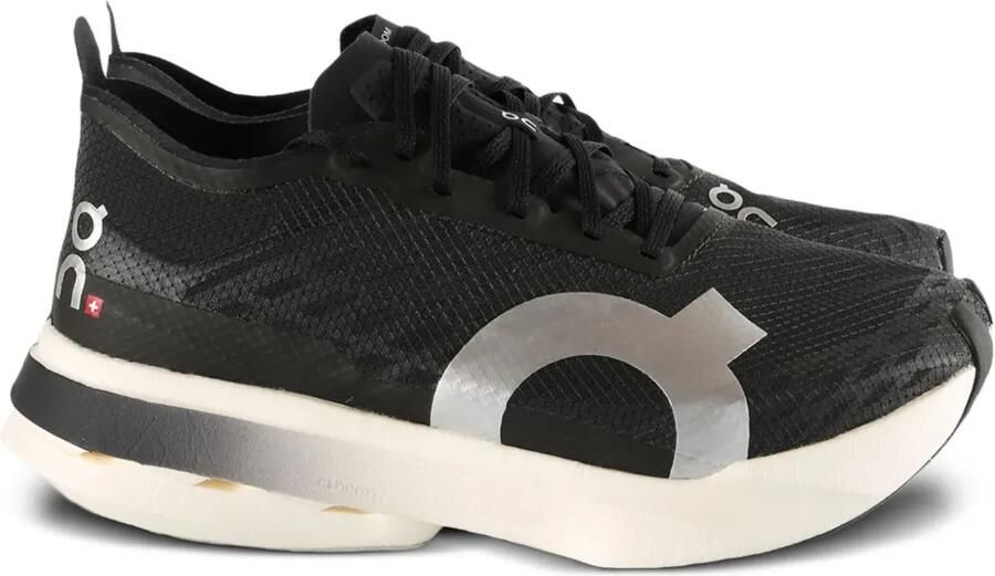 On Cloudboom Strike sneakers Zwart