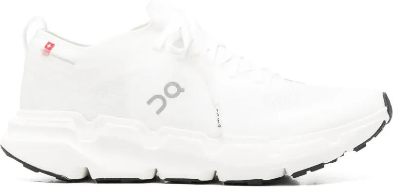 On Sneakers met vlakken en logoprint Wit