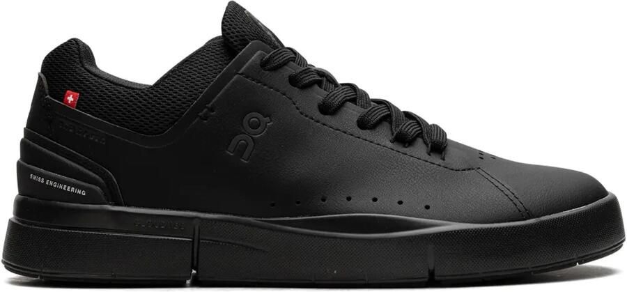 On The Roger Advantage "Black" sneakers Zwart