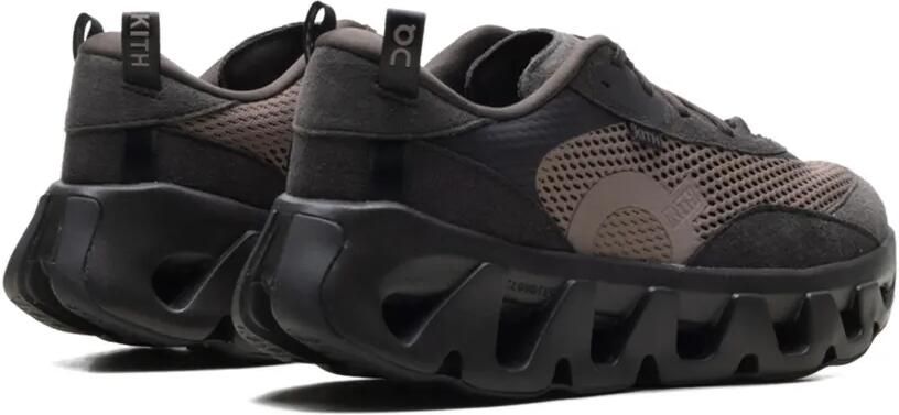 On x Kith K-Tech 2 "Thorn Ganache" sneakers Grijs
