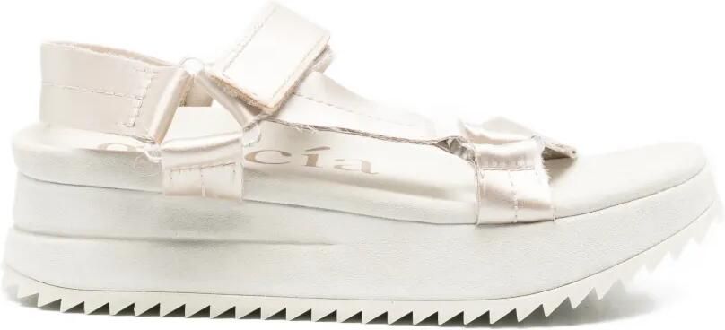 Pedro Garcia Sandalen met plateauzool Beige