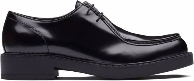 Prada Derby schoenen van geborsteld leer Zwart