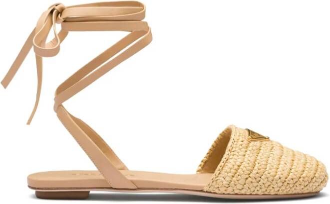 Prada Sandalen met logoplakkaat Beige