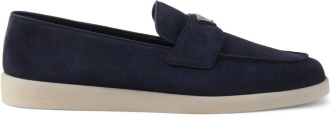 Prada Loafers met logo Blauw