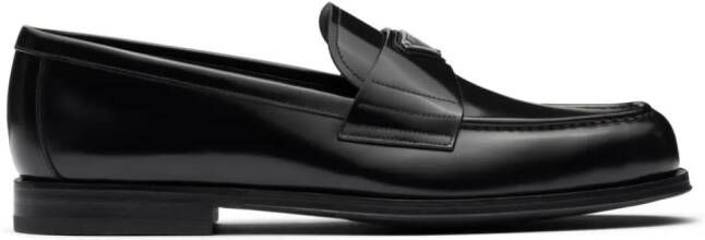 Prada Loafers met logo Zwart