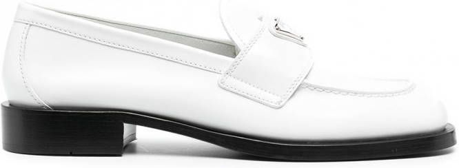 Prada Loafers met logoplakkaat Wit