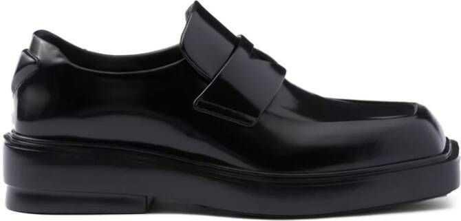 Prada Loafers met patch Zwart