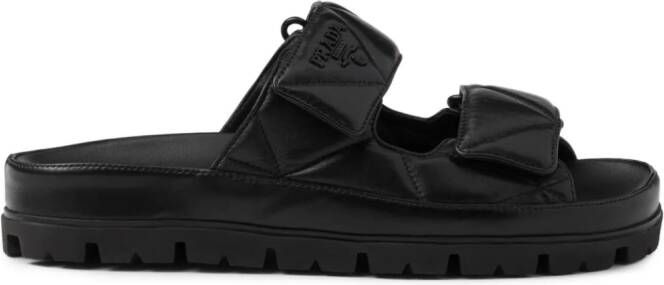 Prada Gevoerde slippers met logo Zwart