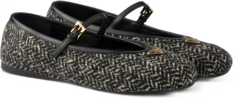 Prada Ballerina's met driehoekige applicatie Zwart - Foto 5