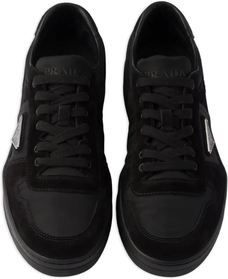 Prada Downtown suède sneakers met logo Zwart - Foto 2