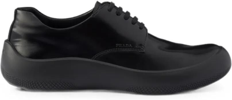 Prada Geborstelde leren veterschoenen Zwart