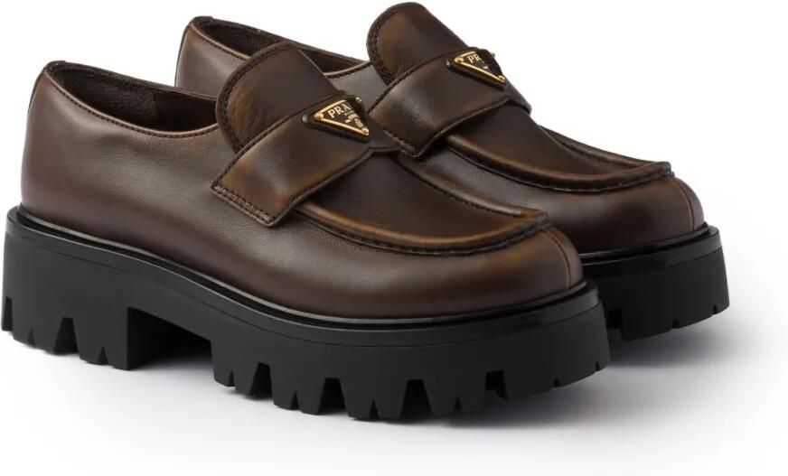 Prada Leren loafers met plateauzool en triangel logo Bruin