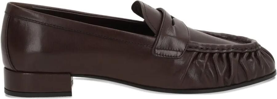 Prada Leren loafers met plooien Bruin