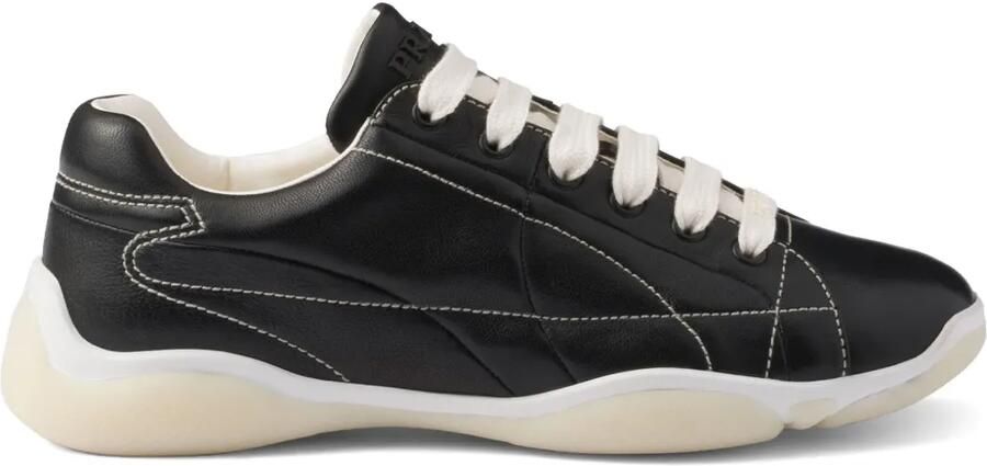 Prada Leren low-top sneakers met stiksels Zwart