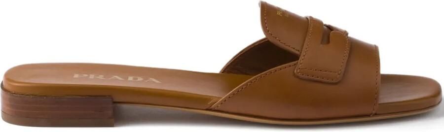 Prada Leren sandalen met logo Bruin