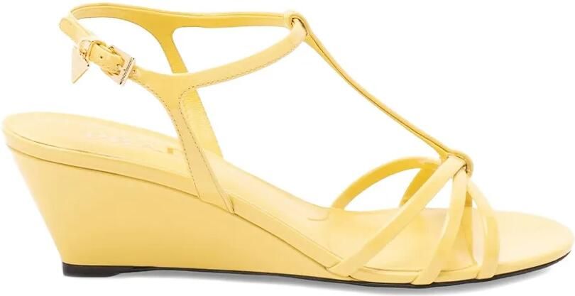 Prada Leren sandalen met sleehak Geel