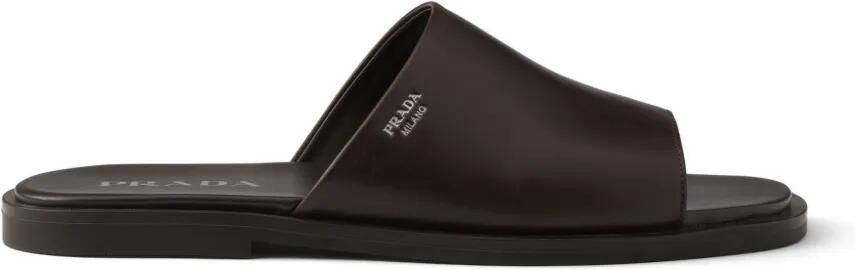 Prada Leren slippers Bruin