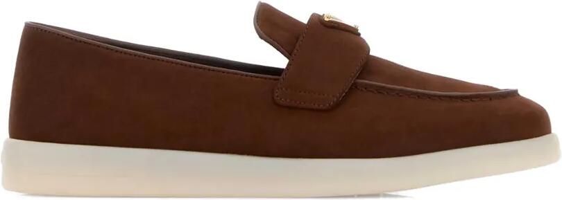 Prada Loafers met logo Bruin