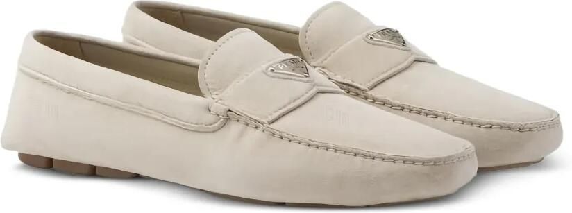 Prada Loafers met logoplakkaat Beige