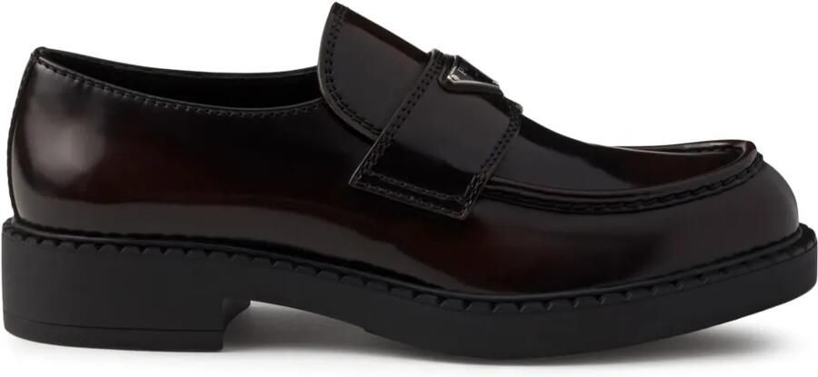 Prada Loafers met logoplakkaat Bruin